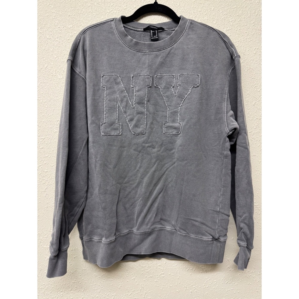 Forever 21 Womens NY Patch Crewneck Sweatshirt Gray Washed Distressed Size M